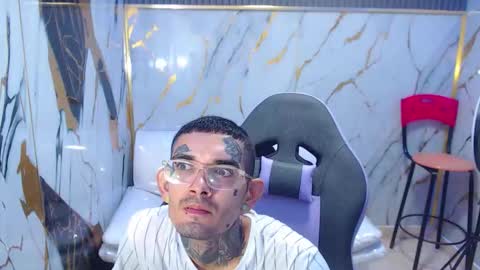 Snapshot of boy_tatto777 chatting on September 22, 1:46 pm boy_tatto777 online show from September 22, 1:46 pm