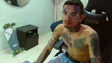 Snapshot of boy_tatto777 chatting on September 24, 2:42 pm boy_tatto777 online show from September 24, 2:42 pm