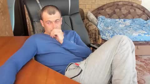 BoyApollon online show from April 18, 6:50 am