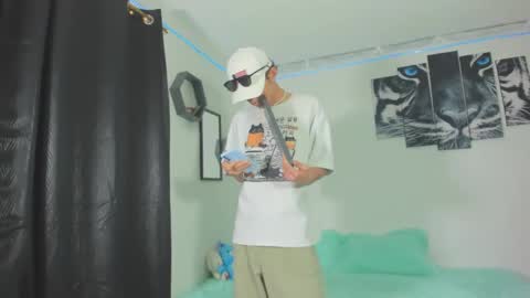 Snapshot of boys4hot_777 chatting on March 1, 1:43 am boys4hot_777 online show from March 1, 1:43 am