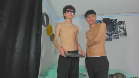 Snapshot of boys4hot_777 chatting on March 4, 6:39 pm boys4hot_777 online show from March 4, 6:39 pm