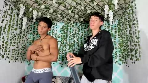 Snapshot of boys4hot_777 chatting on March 4, 9:43 pm boys4hot_777 online show from March 4, 9:43 pm