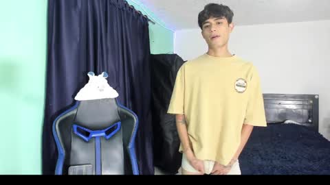 Snapshot of boys4hot_777 chatting on March 29, 12:21 am boys4hot_777 online show from March 29, 12:21 am