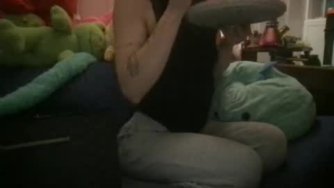 boywithbug online show from February 4, 12:19 am