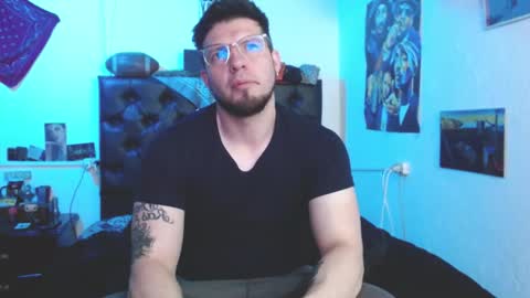 Snapshot of brad_hot_boy chatting on December 17, 3:18 pm brad hot boy online show from December 17, 3:18 pm