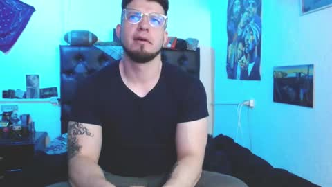 Snapshot of brad_hot_boy chatting on December 20, 3:30 pm brad hot boy online show from December 20, 3:30 pm