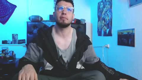 Snapshot of brad_hot_boy chatting on January 8, 3:25 pm brad hot boy online show from January 8, 3:25 pm