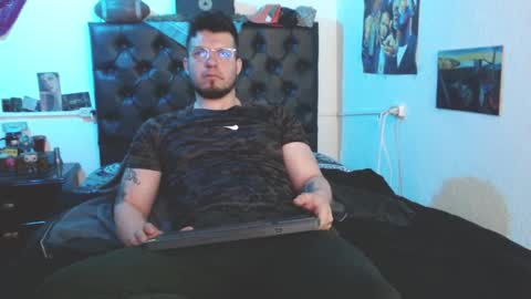 Snapshot of brad_hot_boy chatting on February 7, 4:33 pm brad hot boy online show from February 7, 4:33 pm