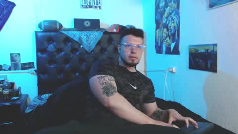 Snapshot of brad_hot_boy chatting on February 24, 4:27 pm brad hot boy online show from February 24, 4:27 pm