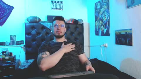 Snapshot of brad_hot_boy chatting on February 26, 3:33 pm brad hot boy online show from February 26, 3:33 pm