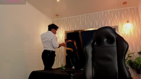 Snapshot of brad_summer chatting on April 25, 11:24 pm brad summer online show from April 25, 11:24 pm