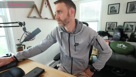 Snapshot of bradbronton chatting on April 20, 11:57 am BradBronton online show from April 20, 11:57 am
