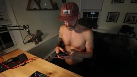 Snapshot of bradbronton chatting on May 8, 1:00 am BradBronton online show from May 8, 1:00 am