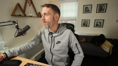 Snapshot of bradbronton chatting on May 23, 8:24 pm BradBronton online show from May 23, 8:24 pm