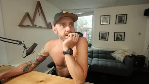 Snapshot of bradbronton chatting on May 29, 10:52 pm BradBronton online show from May 29, 10:52 pm