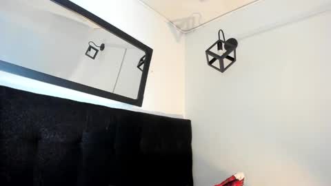 Snapshot of brandi_ross_ chatting on December 23, 11:06 pm Brandy online show from December 23, 11:06 pm