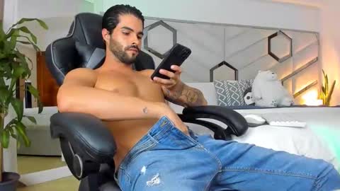 Snapshot of brandonandnat chatting on December 9, 9:05 pm Brandon and Nath online show from December 9, 9:05 pm