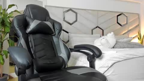 Snapshot of brandonandnat chatting on February 2, 3:54 am Brandon and Nath online show from February 2, 3:54 am