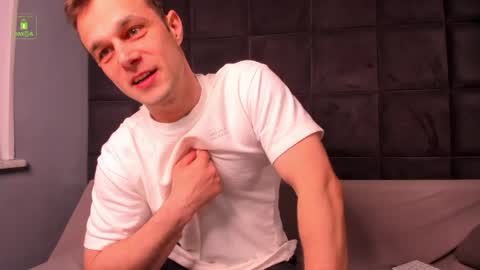 Snapshot of brandonnorriss chatting on May 9, 1:38 pm BRANDON online show from May 9, 1:38 pm
