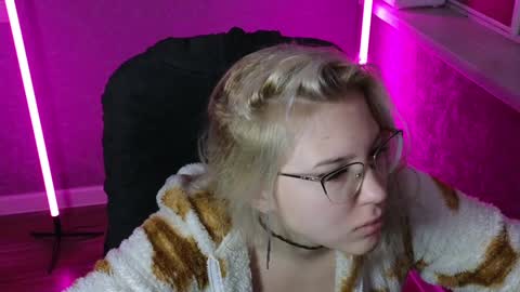 Snapshot of brandy__stars chatting on December 20, 1:36 am Belle online show from December 20, 1:36 am