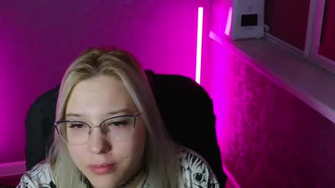 Snapshot of brandy__stars chatting on December 22, 2:06 am Belle online show from December 22, 2:06 am
