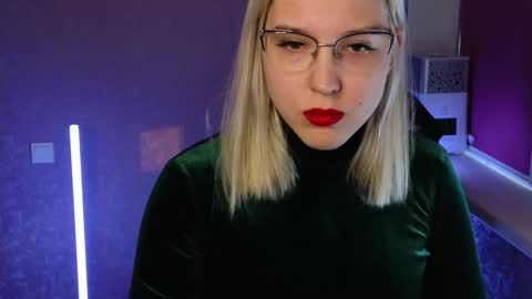 Snapshot of brandy__stars chatting on December 25, 4:22 am Belle online show from December 25, 4:22 am