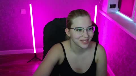 Snapshot of brandy__stars chatting on December 27, 5:42 am Belle online show from December 27, 5:42 am
