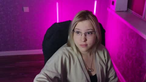 Snapshot of brandy__stars chatting on February 5, 12:53 am Belle online show from February 5, 12:53 am