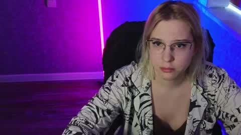 Snapshot of brandy__stars chatting on February 12, 5:58 am Belle online show from February 12, 5:58 am