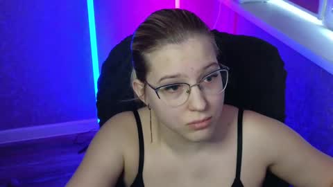 Snapshot of brandy__stars chatting on March 1, 4:47 am Belle online show from March 1, 4:47 am