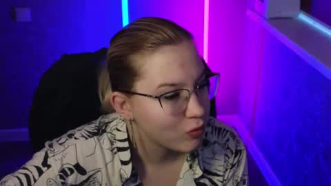 Snapshot of brandy__stars chatting on March 2, 1:58 am Belle online show from March 2, 1:58 am