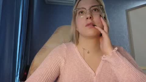 Snapshot of brandy__stars chatting on October 23, 6:56 am Belle online show from October 23, 6:56 am