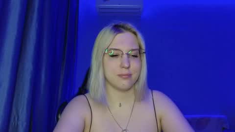 Snapshot of brandy__stars chatting on May 26, 2:46 pm Belle online show from May 26, 2:46 pm