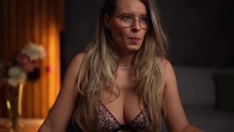 Alex online show from October 28, 5:11 am