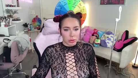 Snapshot of bratbarbie chatting on June 2, 4:53 pm Goddess Samantha online show from June 2, 4:53 pm