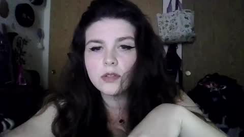 Snapshot of bratty_mamaa chatting on September 16, 9:16 pm bratty_mamaa online show from September 16, 9:16 pm