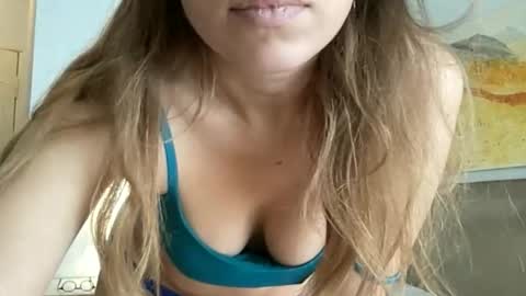 Snapshot of brattybabyyyy chatting on October 29, 10:39 am brattybaby online show from October 29, 10:39 am