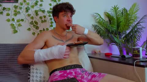 Johny Bravo online show from October 24, 1:07 pm