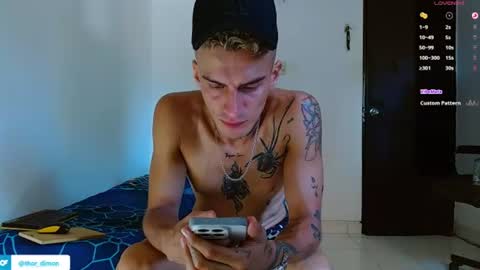 Snapshot of bray_hotboy chatting on June 27, 6:35 pm Bray Hotboy online show from June 27, 6:35 pm