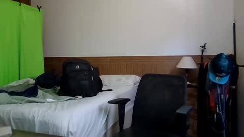 Snapshot of braziliannakedguy chatting on October 24, 1:29 pm Fabio online show from October 24, 1:29 pm