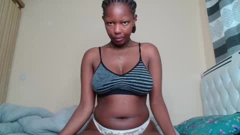Snapshot of bree_beauty chatting on April 23, 4:24 am bree_beauty online show from April 23, 4:24 am