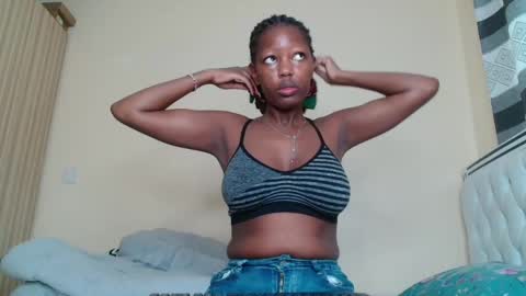 Snapshot of bree_beauty chatting on April 27, 4:32 am bree_beauty online show from April 27, 4:32 am