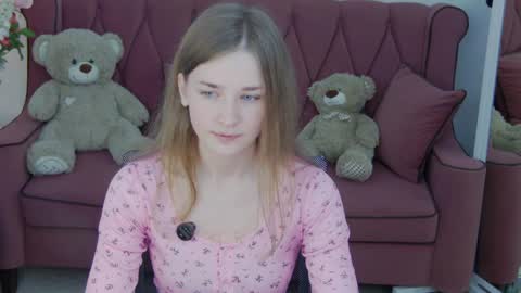 Snapshot of bree_sky chatting on April 1, 11:22 am Bree online show from April 1, 11:22 am