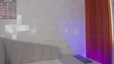 Snapshot of breex_ chatting on May 29, 8:18 pm Breex online show from May 29, 8:18 pm