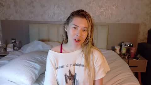 Snapshot of brenda_m00n chatting on June 15, 6:43 pm Brenda online show from June 15, 6:43 pm