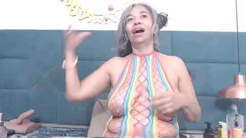 Snapshot of brenda_velasquez chatting on April 19, 6:21 pm BRENDA VELASQUEZ online show from April 19, 6:21 pm