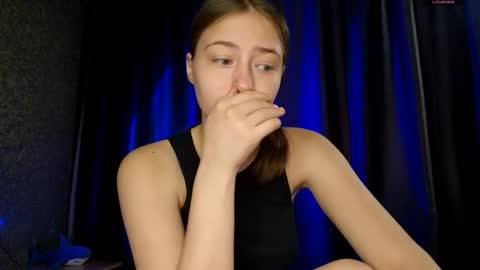 Snapshot of brendelle chatting on May 18, 7:25 am Mia online show from May 18, 7:25 am