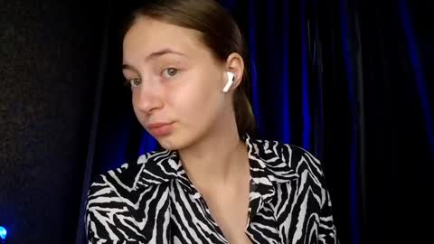 Snapshot of brendelle chatting on May 19, 5:14 am Mia online show from May 19, 5:14 am