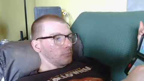 Snapshot of brenden02 chatting on March 29, 8:20 pm Brenden online show from March 29, 8:20 pm