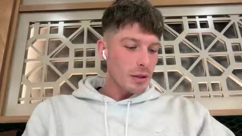 briahcscott online show from December 22, 7:33 pm